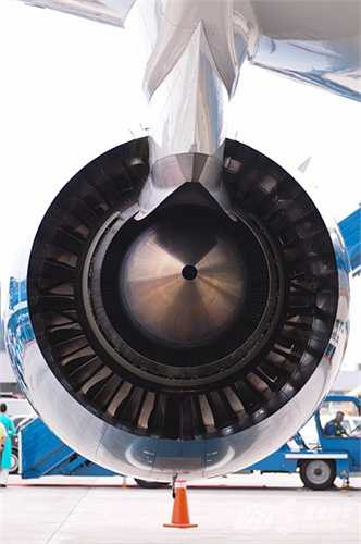 Động cơ thế hệ mới siêu hiệu quả Trent XWB của nhà sản xuất động cơ Rolls-Royce