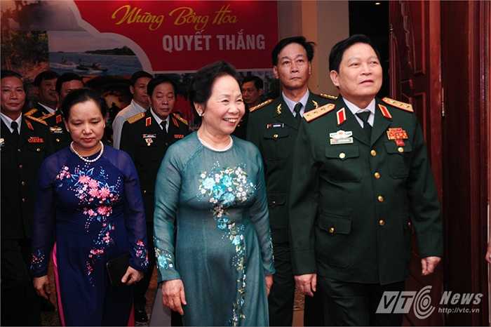 Ủy viên Ban chấp hành Trung ương Đảng, Phó Chủ tịch nước Nguyễn Thị Doan và Thượng tướng Ngô Xuân Lịch đến tham dự chương trình