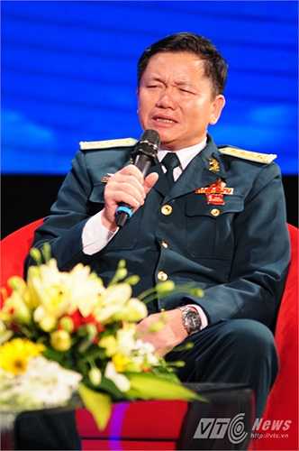 Những câu chuyện từ chính công tác của các chiến sỹ được đồng chí, đồng đội lắng nghe trong buổi giao lưu