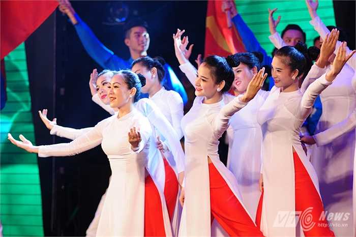 Chương trình cũng có nhiều tác phẩm nghệ thuật được biểu diễn