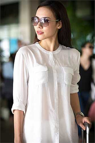 Mặc dù đã tham gia trên dưới 10 bộ phim, á khôi Lệ Quyên lần đầu tiên bén duyên với sân khấu kịch trong vở diễn được NSƯT Đoàn Bá dành nhiều tâm huyết và mong vở diễn này sẽ vực dậy được sức sống mới cho Nhà hát kịch TPHCM cùng với dàn diễn viên mới được chính Nhà hát kịch TPHCM lựa chọn. 