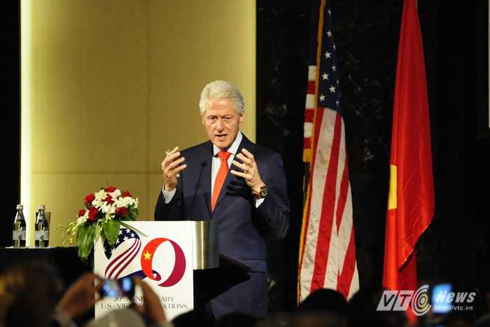 Cựu Tổng thống Bill Clinton phát biểu trong lễ kỷ niệm 20 năm quan hệ Việt Mỹ