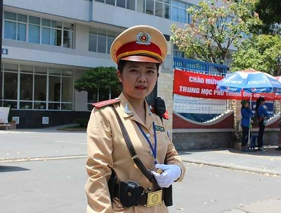 Trang cũng hi vọng mọi người tham gia giao thông sẽ có ý thức chấp hành tốt để kỳ thi diễn ra an toàn, tốt đẹp.