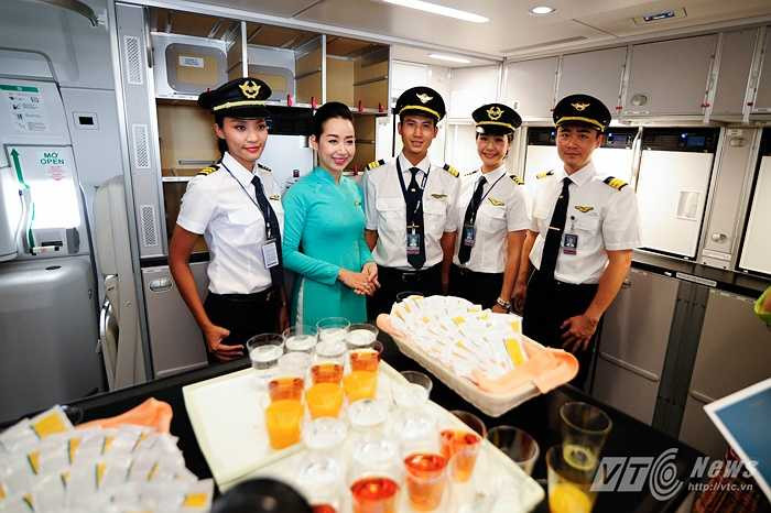Trang phục mới rất dễ chịu của các phi công, tiếp viên Vietnam Airlines