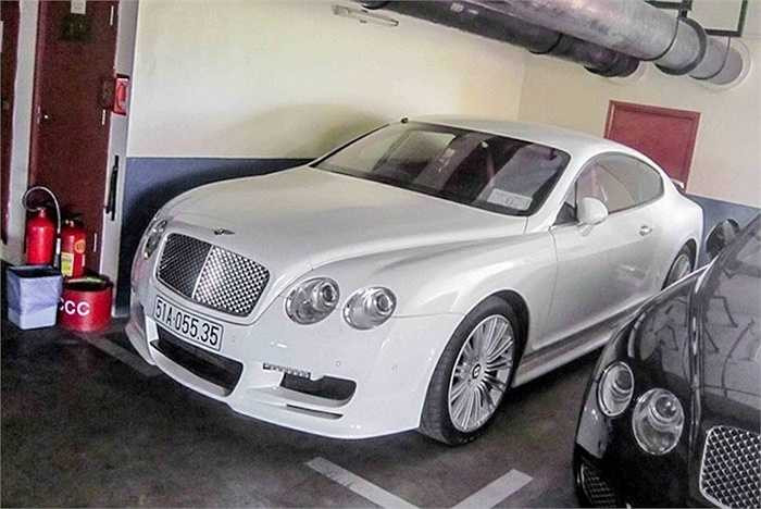 Sau khi về tay chủ mới, chiếc Bentley đã được sơn lại thành màu trắng và được 'độ' thêm dàn bodykit Imperator GT của Hamann. 