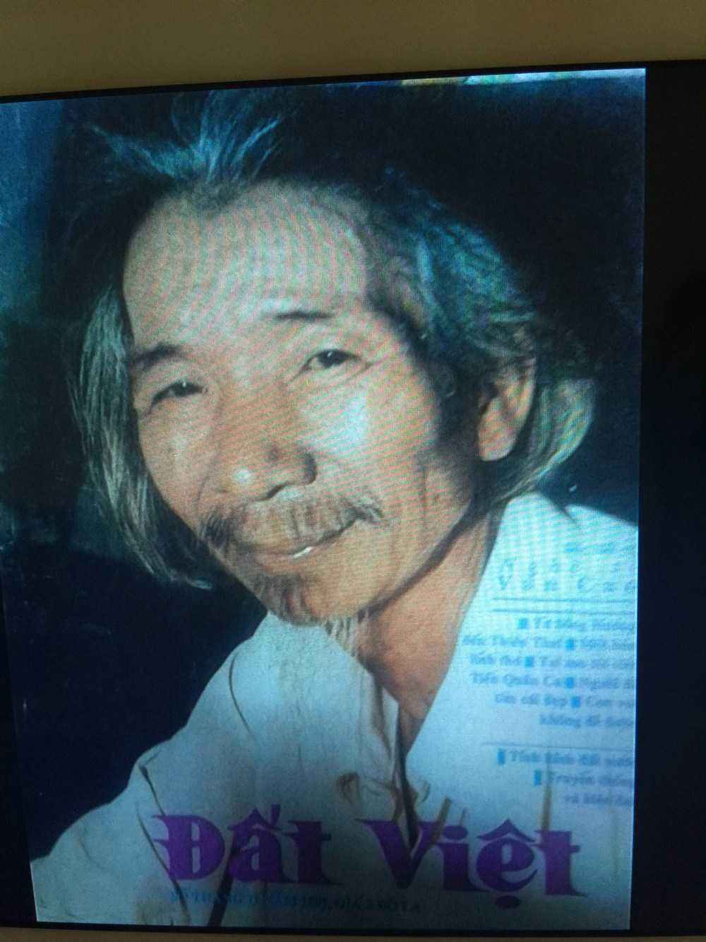 Nhạc sỹ Văn Cao trên bìa tờ Đất Việt năm 1987. Sau những năm tháng dài bị treo bút thời kì nhân văn giai phẩm, cho đến cuối thập niên 1980, nhờ chính sách đổi mới của Tổng bí thư Nguyễn Văn Linh, các tác phẩm của Văn Cao cùng những nhạc sĩ tiền chiến khác mới được biểu diễn trở lại.