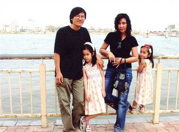 Đây cũng là chủ đề chính của liveshow Dấu Ấn - liveshow đầu tiên trong sự nghiệp ca hát của 2 anh chị, cũng là liveshow đầu tiên sau 10 năm xa quê hương, diễn ra vào ngày 4/7/2015.