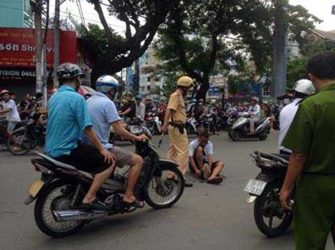 Kẹt xe, người đàn ông, trồng chuối, giữa đường, nghiêm trọng, thiết đầu công