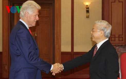 Tổng Bí thư tiếp cựu Tổng thống Mỹ Bill Clinton tại Hà Nội