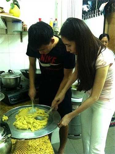 Nhưng khi về quê, Thủy Tiên lại hết sức giản dị. 