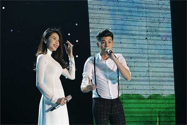 Đó cũng là lý do mà khán giả luôn say mê những ca khúc của Ngọc Lễ và cả những ca từ mà thoạt nghe tưởng chừng có vẻ không được mĩ miều, chẳng hạn như ca khúc 'Một ông ba bà'