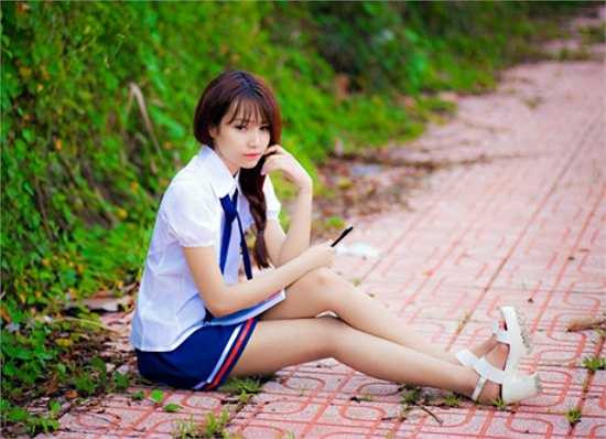 Tuy không qua trường lớp đào tạo nào nhưng cô khá thành công trong vai trò DJ của mình. Có được sự thành công như hiện tại đó là cả một quá trình nỗ lực học hỏi không ngừng của Phi Yến.