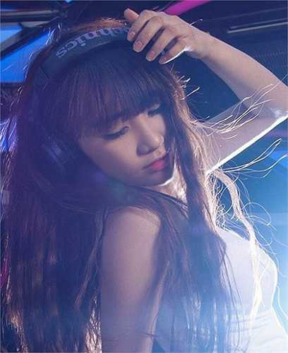 Cô cũng dự định Nam tiến để có thể mở rộng đất diễn cũng như học hỏi kinh nghiệm của anh em, bạn bè đồng nghiệp, xây dựng phong cách riêng cho mình. 