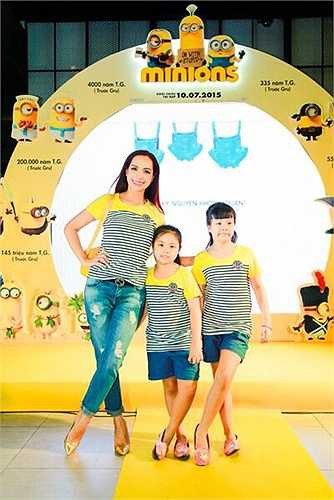 Ba mẹ con Thúy Hạnh.