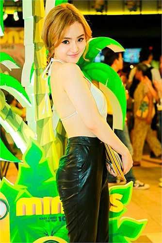 Vẻ sexy trước tuổi của Phương Trang.