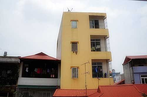 Hoa mắt, vã mồ hôi phòng trọ áp mái: 'Sống chết' có điều hòa mới thuê