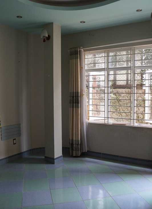 Hoa mắt, vã mồ hôi phòng trọ áp mái: 'Sống chết' có điều hòa mới thuê