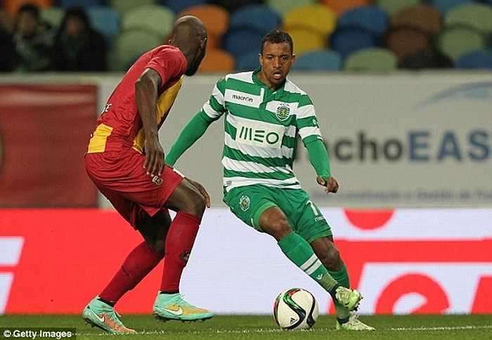 Mùa gần nhất 2014-15, Nani thậm chí còn phải trở về Sporting vì không thể tìm được vị trí trong đội hình Van Gaal