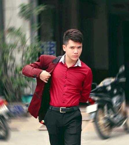 Tuấn Kiệt tích cực tham gia các CLB như cầu lông, văn nghệ, thể thao.