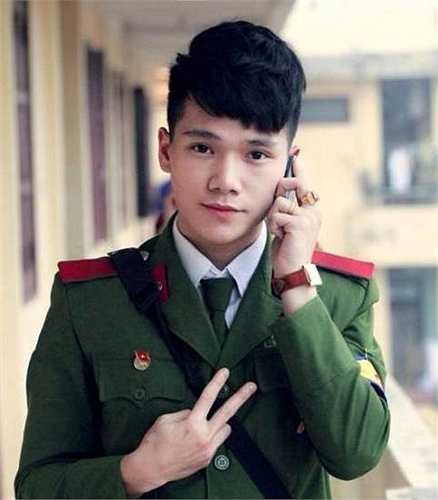 Tuấn kiệt là một chàng trai nổi tiếng với nhiều tài lẻ của Học viện Cảnh sát