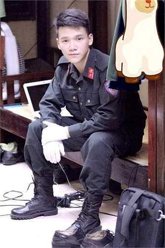 Hot boy mơ ước trở thành chiến sỹ Cảnh sát Giao thông giỏi, nhiệt huyết.