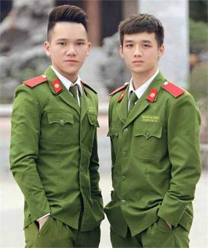 Tuấn Kiệt (bên trái) luôn tham gia tích cực các hoạt động của trường và của lớp.