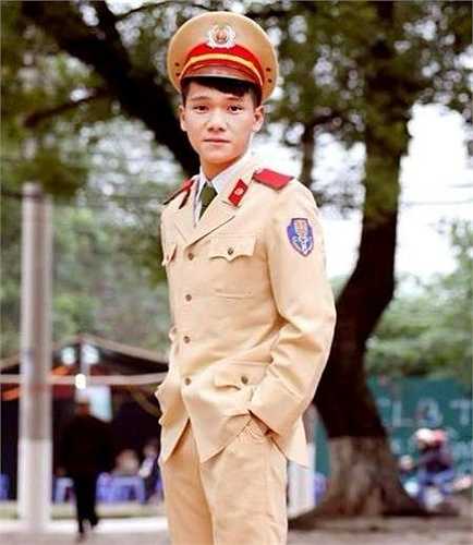 Tuấn Kiệt sinh ra trong gia đình có ông nội và bố cùng công tác trong ngành cảnh sát. 