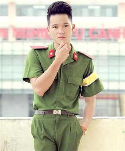 Vì vậy, chàng trai này quyết định thi vào HV Cảnh sát Nhân dân để tiếp nối truyền thông gia đình.
