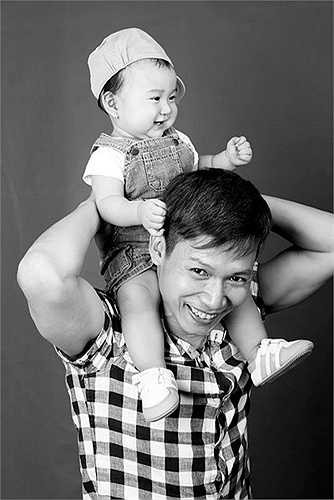 Trong đó, Viết Thành nhận lời chấm giải vô địch Hiphop Funky Fresh tại Italy. Anh là người Việt Nam đầu tiên được mời làm trọng tài cho một số cuộc thi hip hop mang tầm quốc tế.