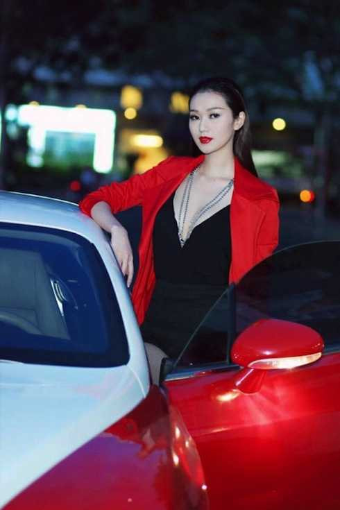 Khánh My từng bị nghi mượn xế hộp vào tháng 4 năm ngoái