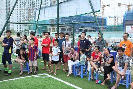 Vinhomes Football Cup 2015: Khi hàng xóm 'đối đầu'