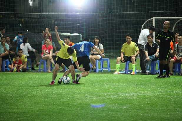 Vinhomes Football Cup 2015: Khi hàng xóm 'đối đầu'