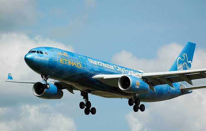 Chiếc máy bay này đã đưa thầy trò HLV Manuel Pellegrini di qua rất nhiều trận đấu.