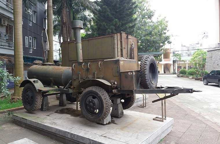 rong kháng chiến chống Mỹ, ngoài các loại hỏa lực (pháo, tăng, máy bay), Liên Xô còn cung cấp không ít trang bị hậu cần bảo đảm sức khỏe cho cho bộ đội Việt Nam. Điển hình là thiết kế xe bếp quân sự KP-125 phục vụ công tác bảo đảm hậu cần, nuôi quân trong hành quân chiến đấu, huấn luyện dã ngoại. Ảnh: xe bếp KP-125 trưng bày tại Bảo tàng Hậu Cần. 