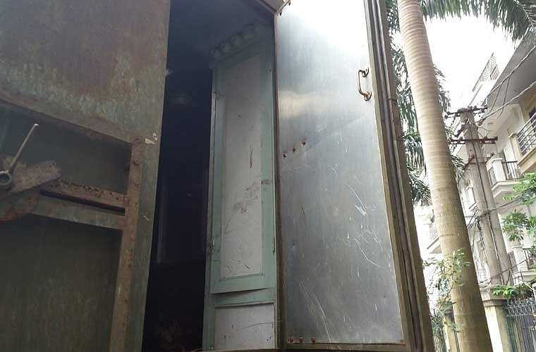 Cửa vào bên trong “bếp ăn di động”. 