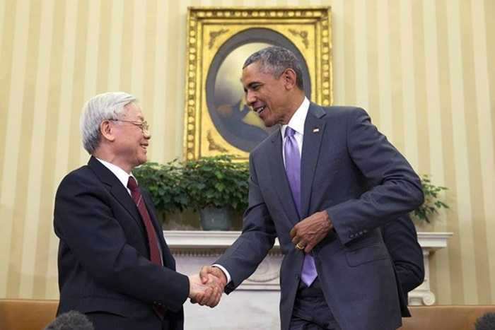 Tổng thống Obama bắt tay Tổng Bí thư Nguyễn Phú Trọng trong cuộc gặp ở Nhà Trắng