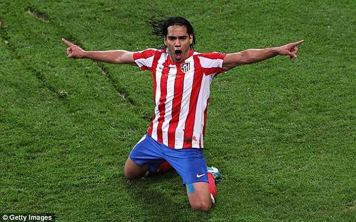 Bỏ số tiền kỷ lục 28 triệu bảng mua Falcao nhưng Atletico vẫn lời to khi bán Mãnh hổ với giá 42 triệu bảng cho AS Monaco sau 2 năm sử dụng
