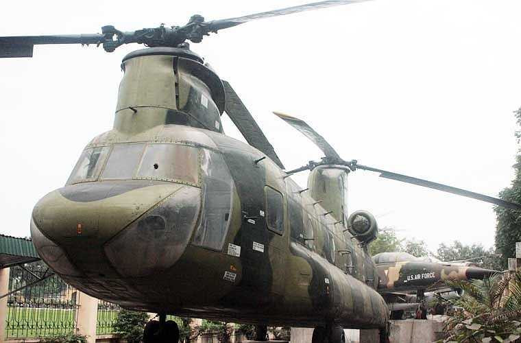 Do thiếu phụ tùng mà tính tới đầu những năm 1990 thì không còn chiếc CH-47 nào còn phục vụ trong Không quân Nhân dân Việt Nam. Trong ảnh, một chiếc trực thăng CH-47 không còn sử dụng được trưng bày tại Bảo tàng Lịch sử Quân sự Việt Nam. 