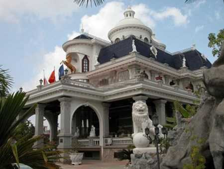 Đại gia đất Cảng 'đọ' nhau bằng biệt thự siêu sang