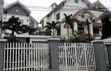 Đại gia đất Cảng 'đọ' nhau bằng biệt thự siêu sang