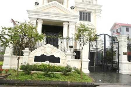 Đại gia đất Cảng 'đọ' nhau bằng biệt thự siêu sang