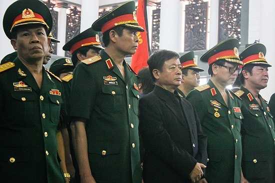 Chủ tịch Hội Nhạc sĩ Việt Nam, nhạc sĩ Đỗ Hồng Quân tại lễ tang. 