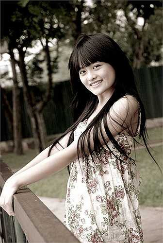 Vẻ dịu dàng và trong sáng của cô bé Phan Linh thuở nào.