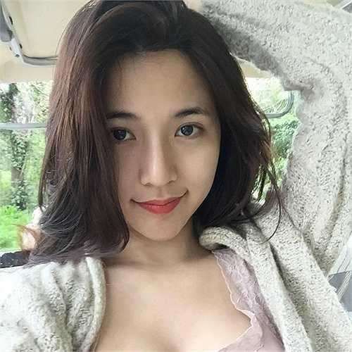 Lala Mai Chi hiện tại chuộng phong cách nữ tính và gợi cảm hơn.