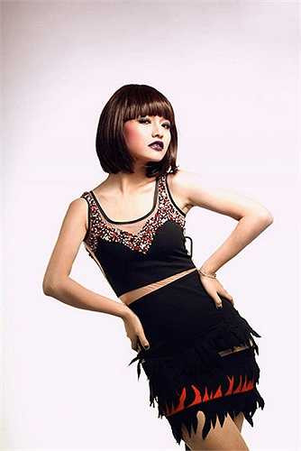 Sau đó, cô nàng còn tham gia đóng phim cổ trang Trần Thủ Độ.