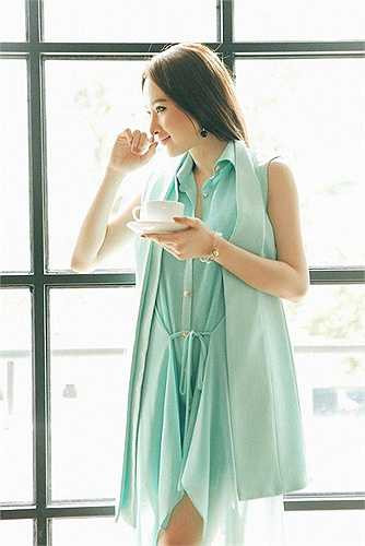 Angela Phương Trinh dịu dàng trong bộ ảnh mới.