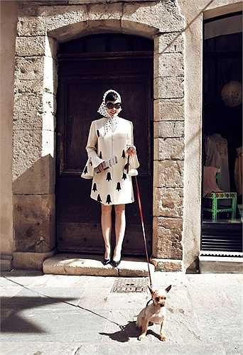 Lý Nhã Kỳ lạ lẫm trong shoot ảnh mới.