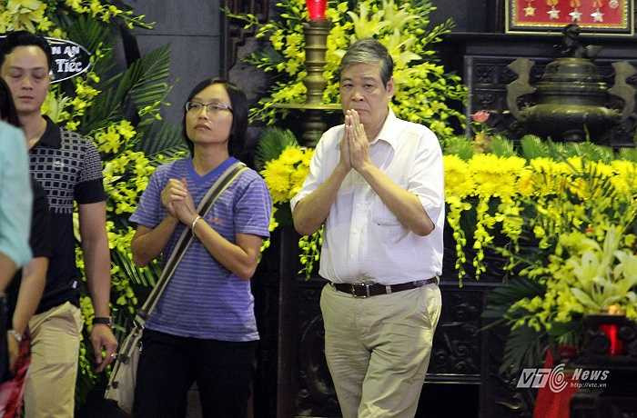 Nhạc sĩ, nhà nghiêm cứu âm nhạc Thụy Kha tới tiễn biệt nhạc sĩ An Thuyên.