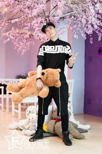 ST (365) mở quán cafe toàn gấu bông