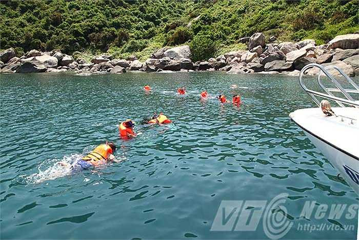 Thả mình với thú vui lặn biển, ngắm san hô